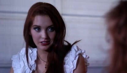 Wonder Woman gets seduced by lesbian Veronica