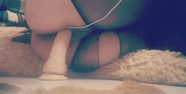 girl makes double penetration enjoys vibrator works