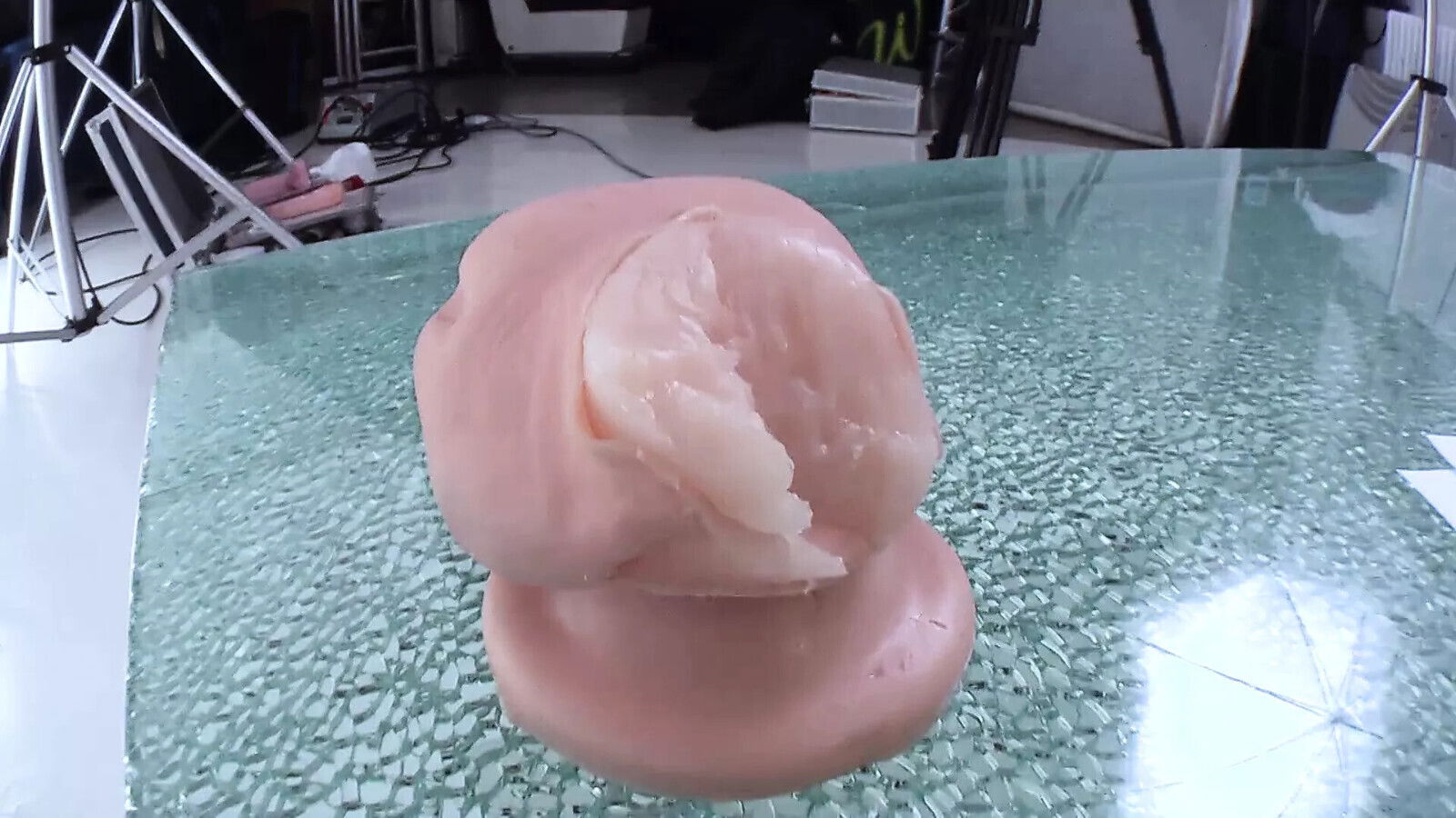 Blonde Teresa liebt Klammern Fotze