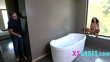 5'_11 Ebony Caught And Fucked While Bathing