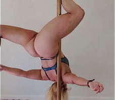 Muscle girl sexy pole dance