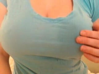 Curvy Redhead on Webcam