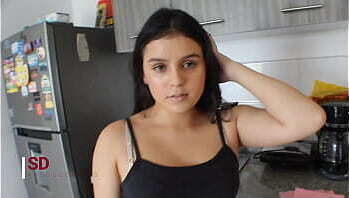 DE VISITA EN CASA DE MIS PADRES,ME FOLLO A LA ZORRA DE MI HERMANA