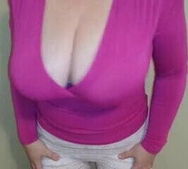 38H tits Lateshay in pink top no bra