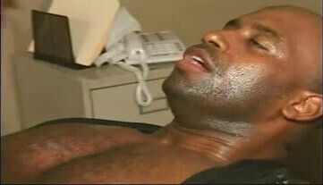 midget fucking a big black dude