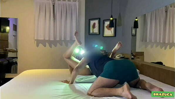 Garota novinha anos chupa muito amante dela completo