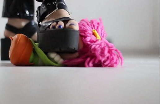 Crushing with sandals