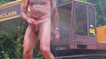 branle hard l'_averse gr&ecirc_le pr&egrave_s d'_un engins chantier