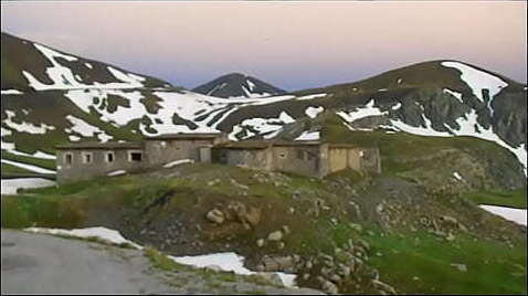 visite matinale, dans froid, d'_un fort militaire abandonne 2500m