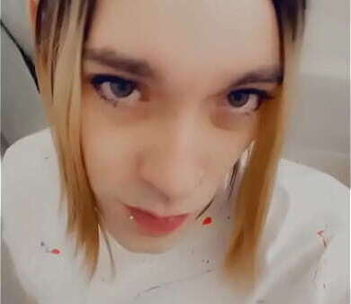 Beautiful Tranny Drops Knees Miniskirt