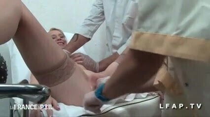 Mature blonde fr sodomisee et fistee chez le gyneco