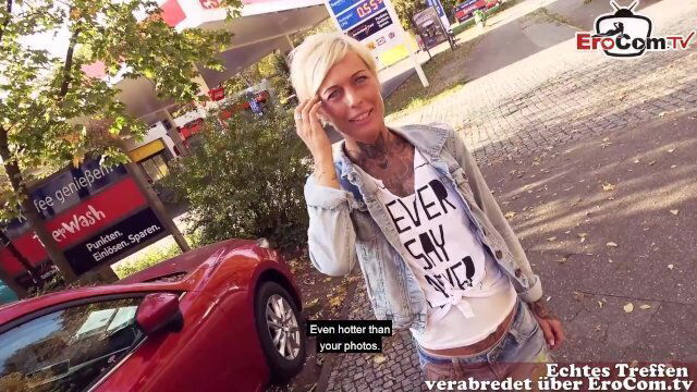 Outdoor Sextreffen einer tätowierten blonden deutschen Milf