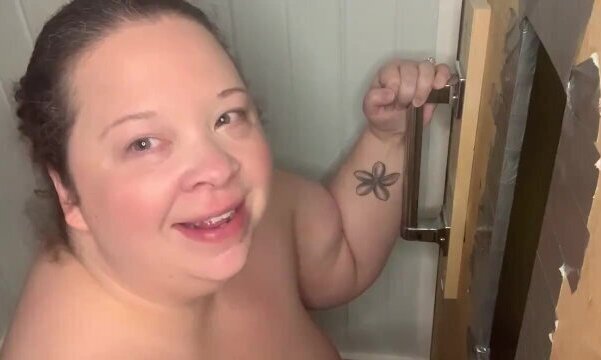 Glory hole deepthroat wife sucks the guy off in 2 minutes