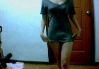 Korean webcam girl throw off her clothes and showing pussy