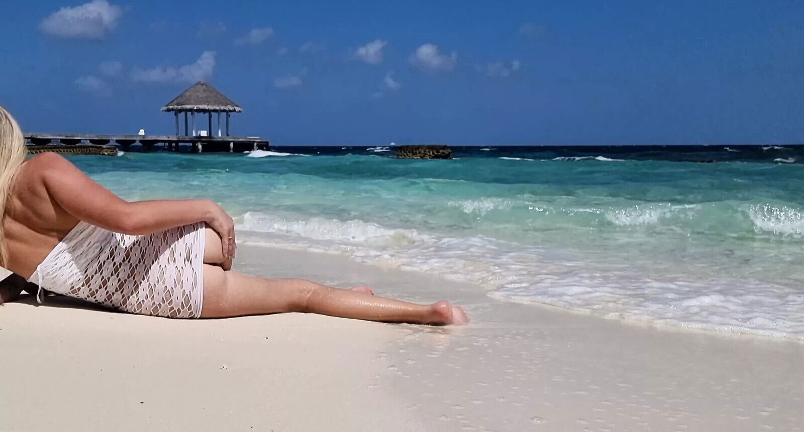 Outdoors, sexy teen without panties,