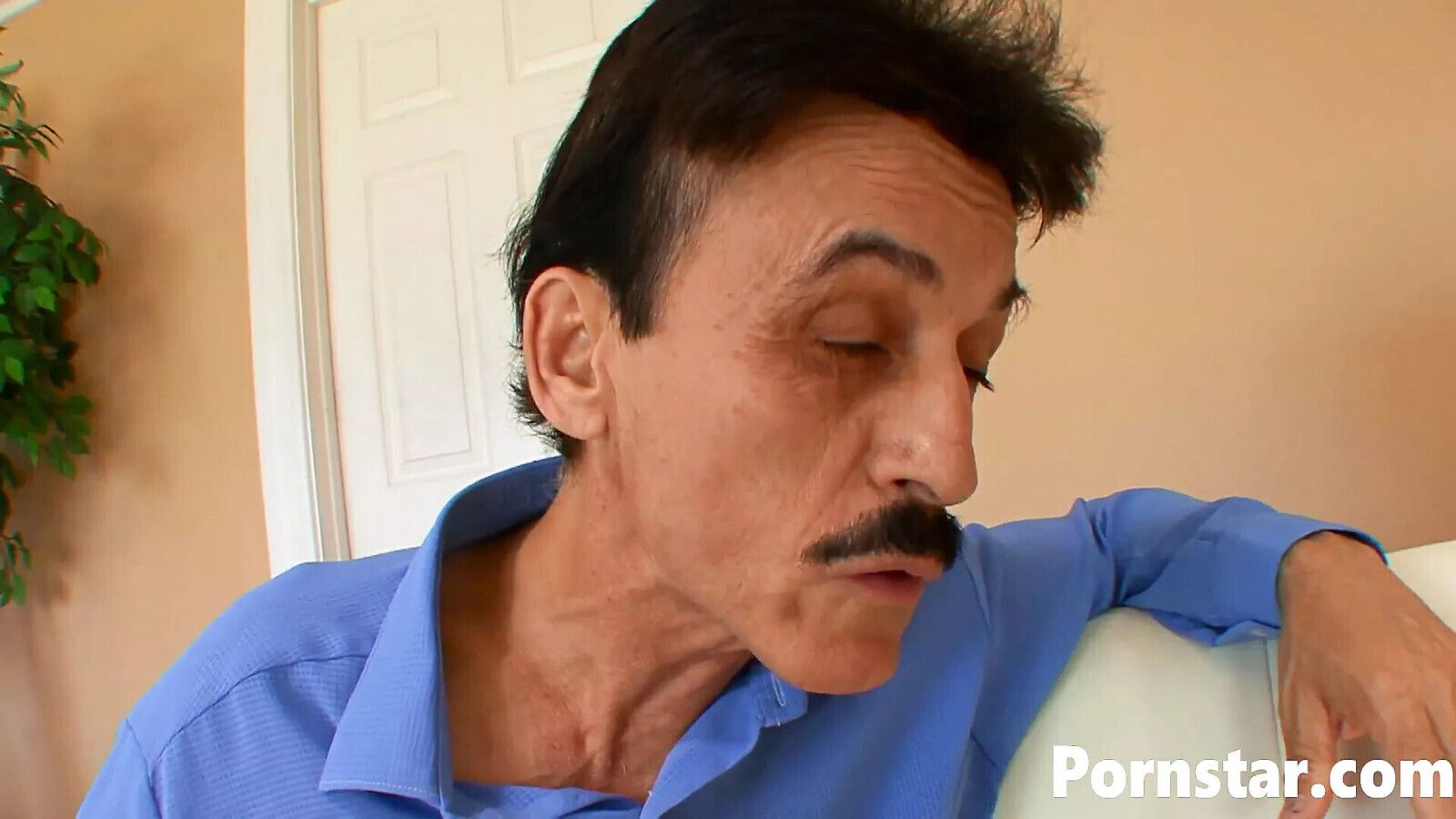 Young Wife Jamie Applegate Fucks With Hunk