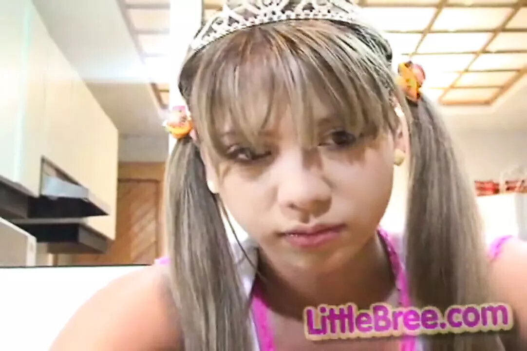 Teen with shaved pussy fondles