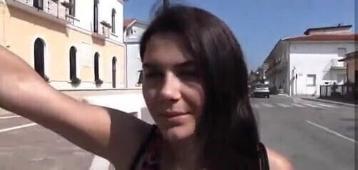 Studentessa Italiana Scopata all'Aperto