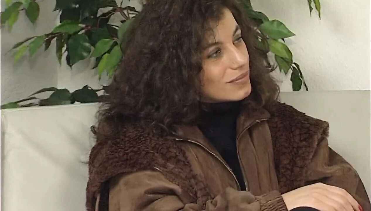 Milf roter Reizwaesche geleckt gevoegelt