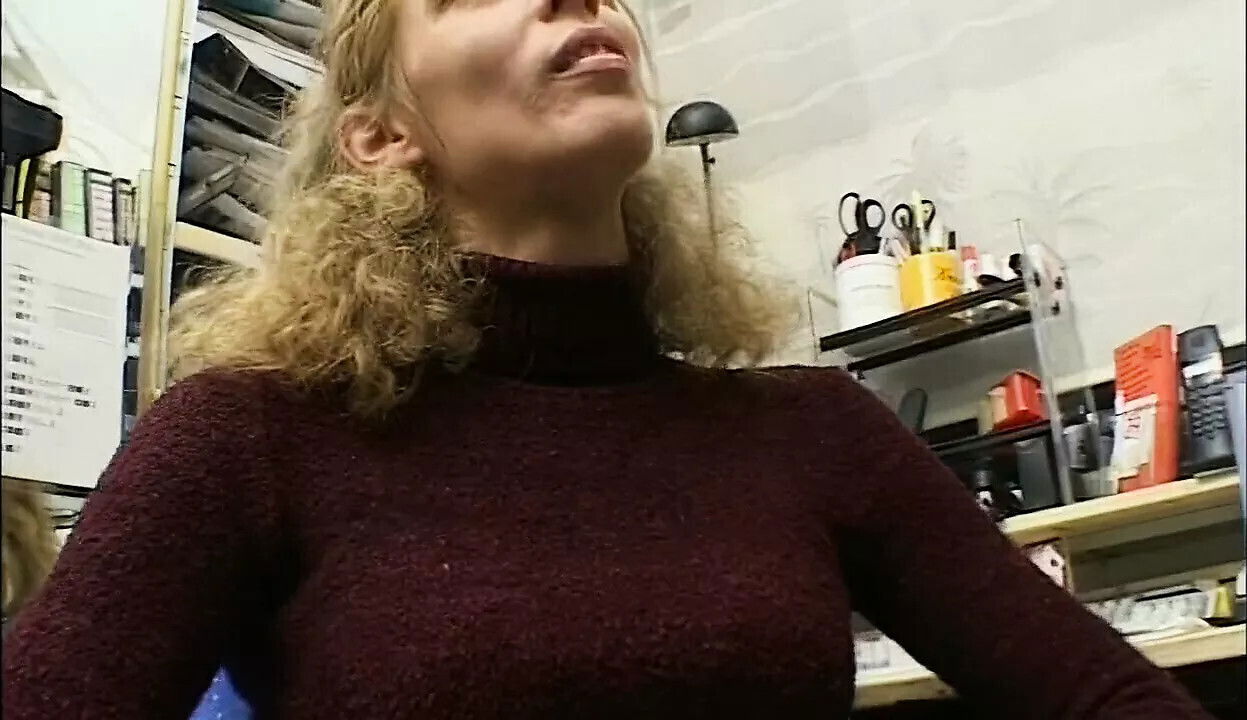 Curly Blonde Solo Office