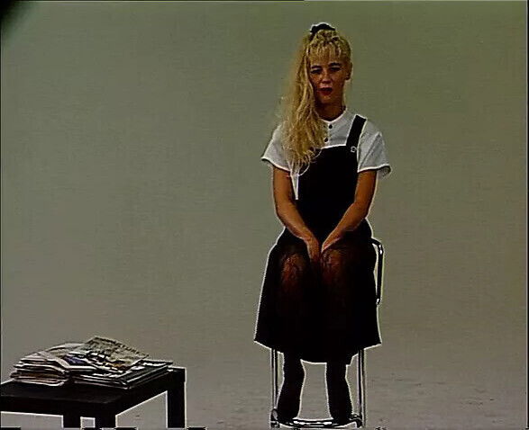 Blondine will Unterwaesche Model werden