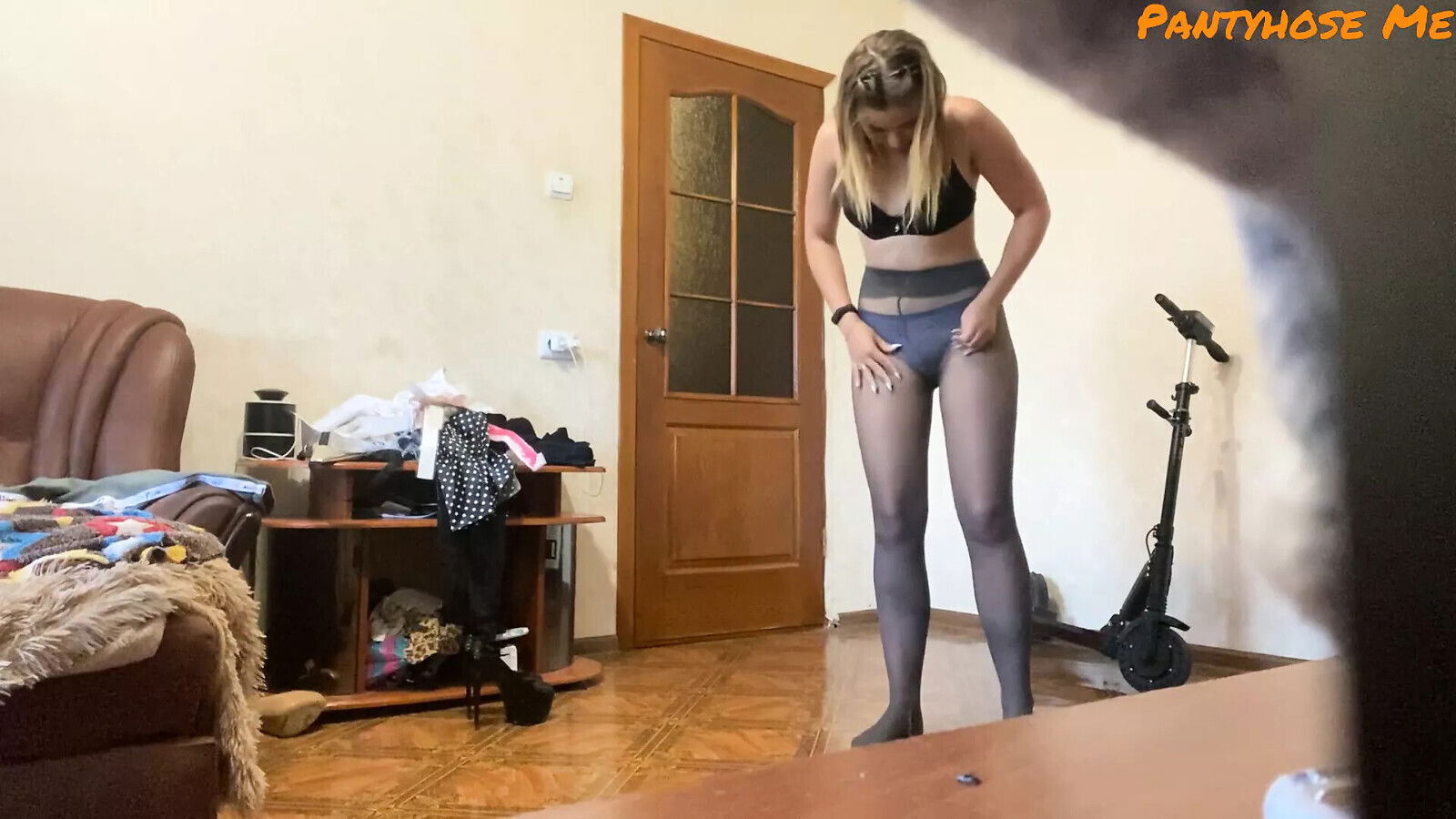 Hidden Video Watching Girl Change Pantyhose
