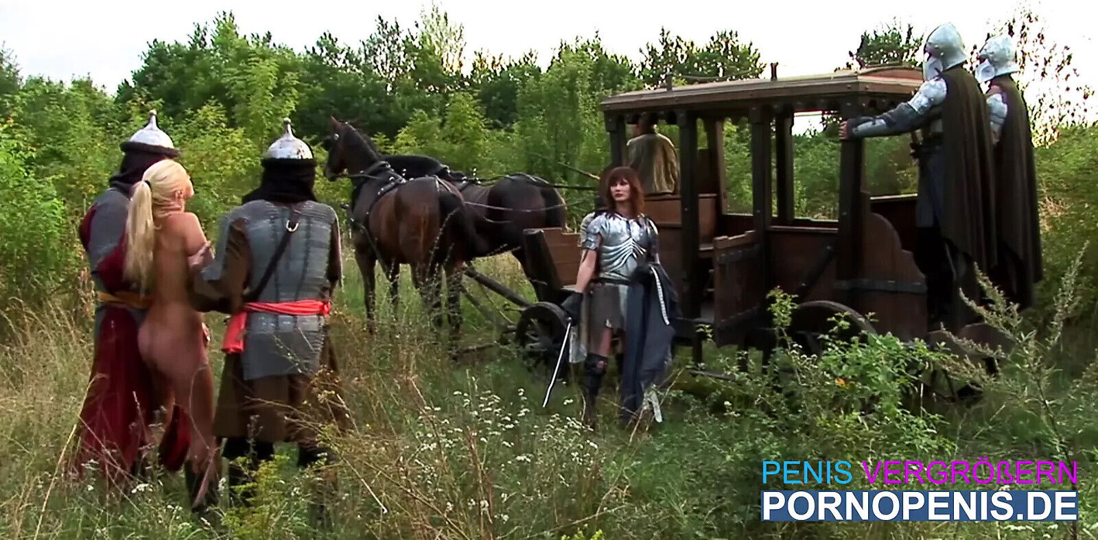 Teen gibt zwei Jungs Dschungel einen tollen Blowjob