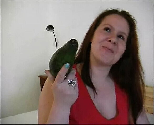 Curvy Model Masturbates with fruits