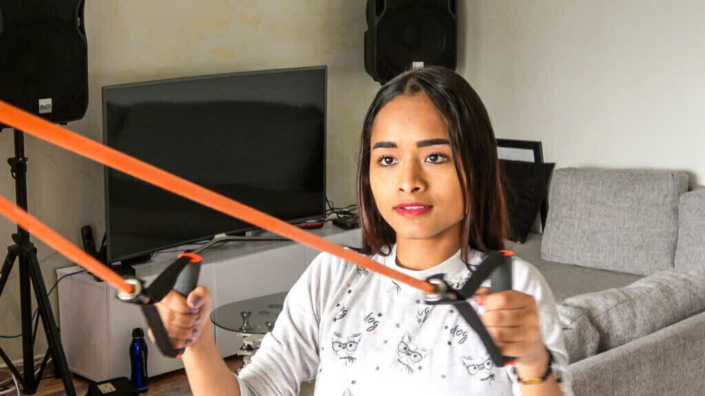 Rich teen flies famous trainer tied pussy stretching