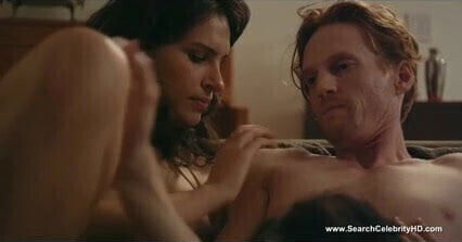 Desiree Akhavan nude - Appropriate Behavior