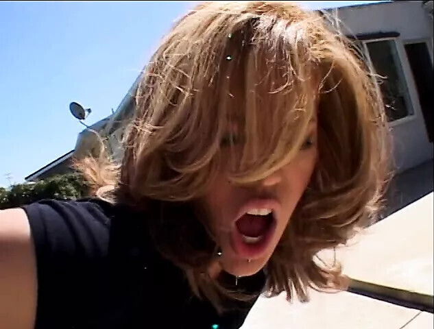 Beautiful Latina chick takes pussy