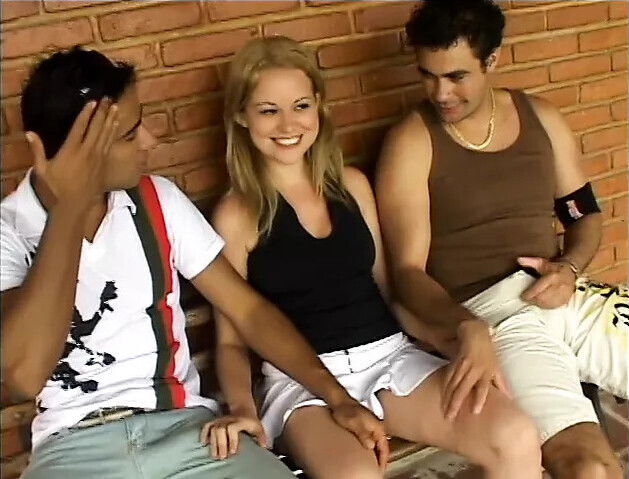 Blonde mamacita gets double penetrated creamed veranda