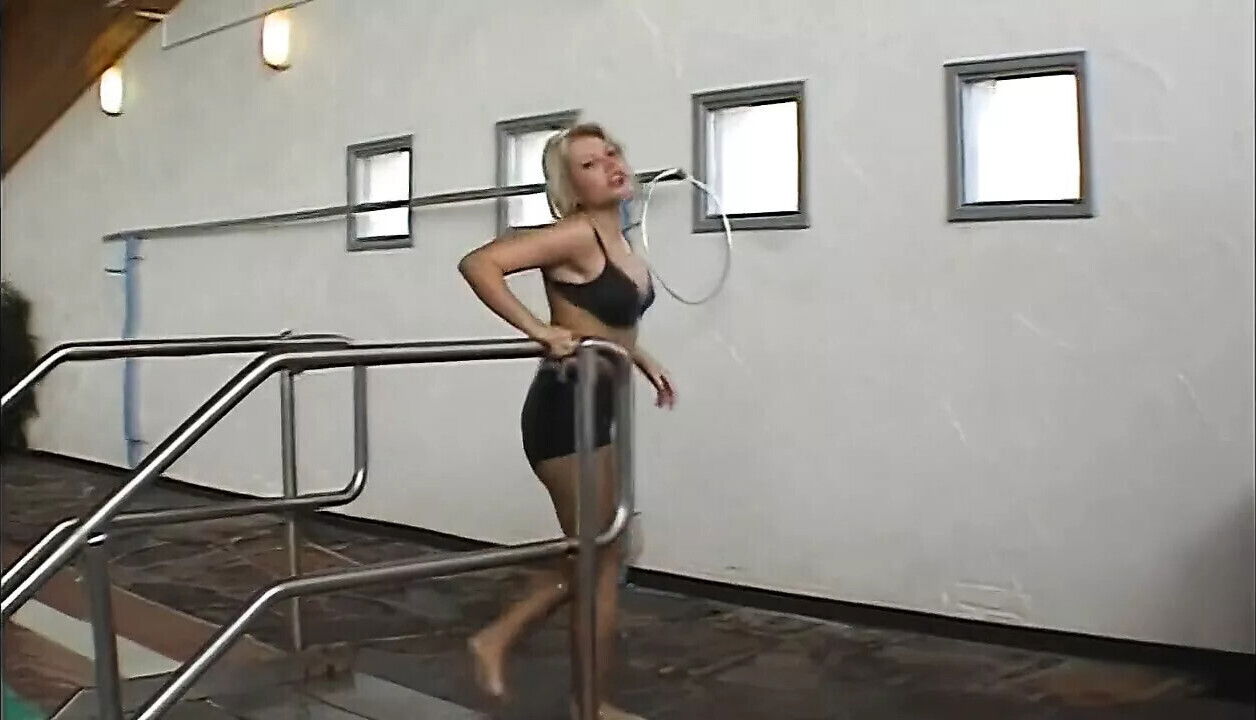 Russin aufgerissen gefickt