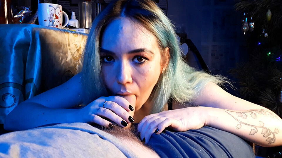 GIRLFRIEND SUCKS HOUSE WHILE WORK