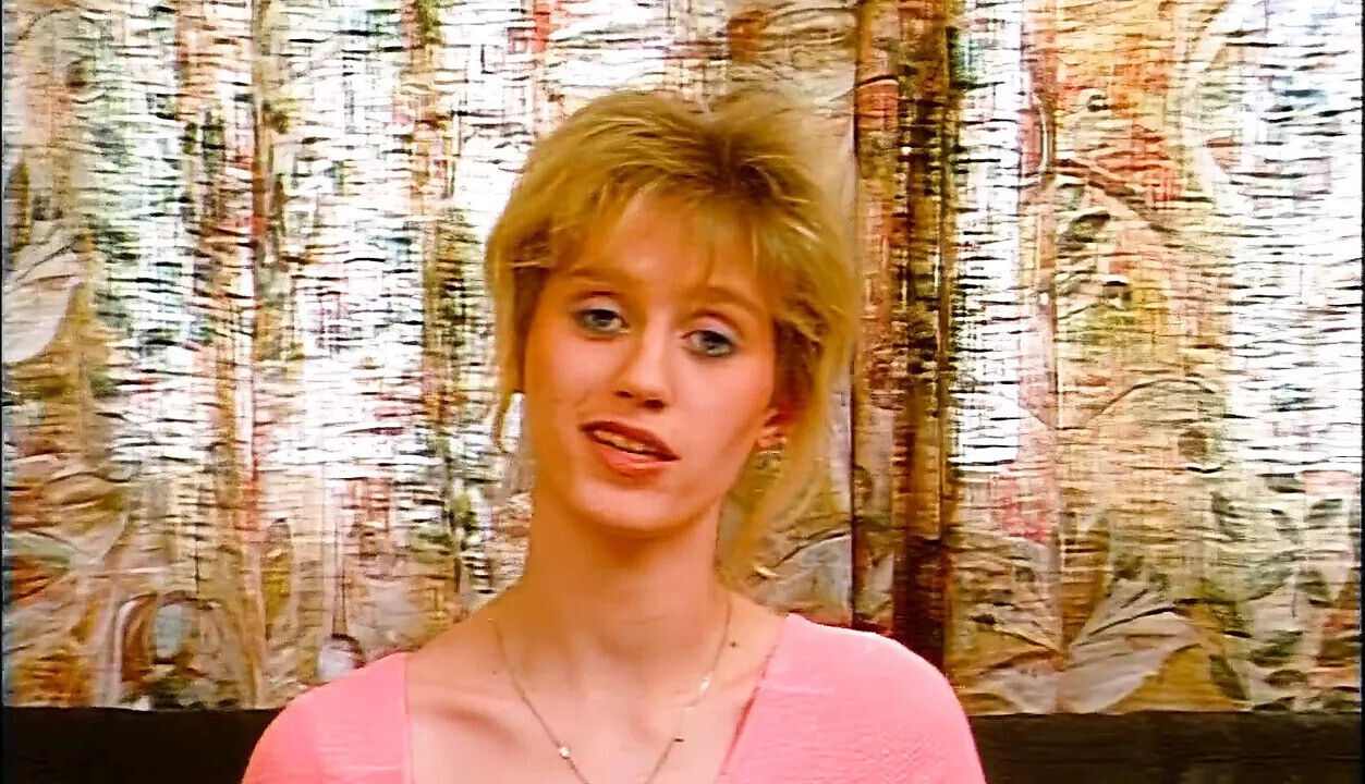 Blonde Solo Couch Retro