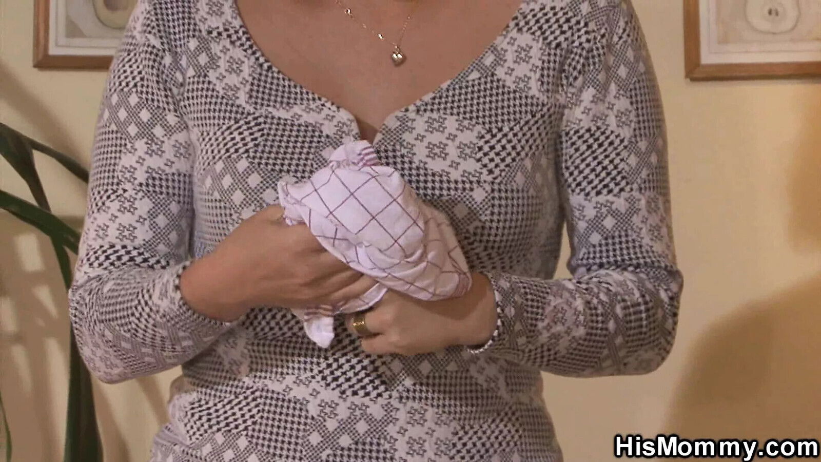 finds blonde toying young pussy