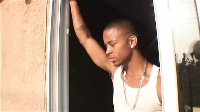 Black booty girl doesn’t mind feeling hard chocolate