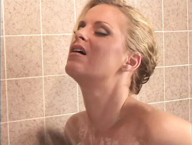 Man's goes into juggy blonde snatch while boobs shake down