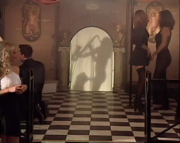 Blonde brunette hotties arrive mansion where orgies taking place