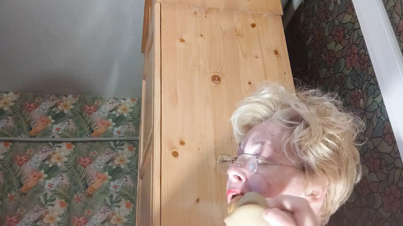 Fuck dildo standing wall