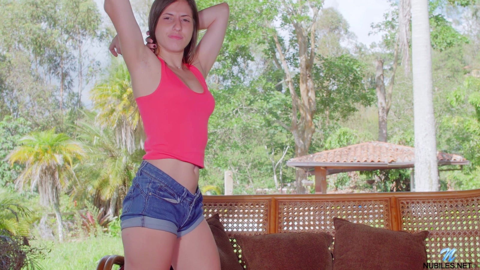 Gorgeous chick Alice Violette pleasures pussy outdoors