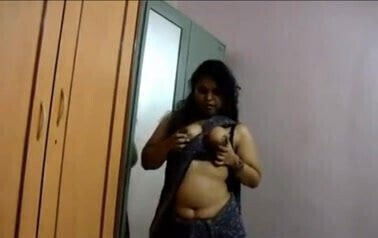 LOVELY INDIAN WIFE IN SEXY SAREE