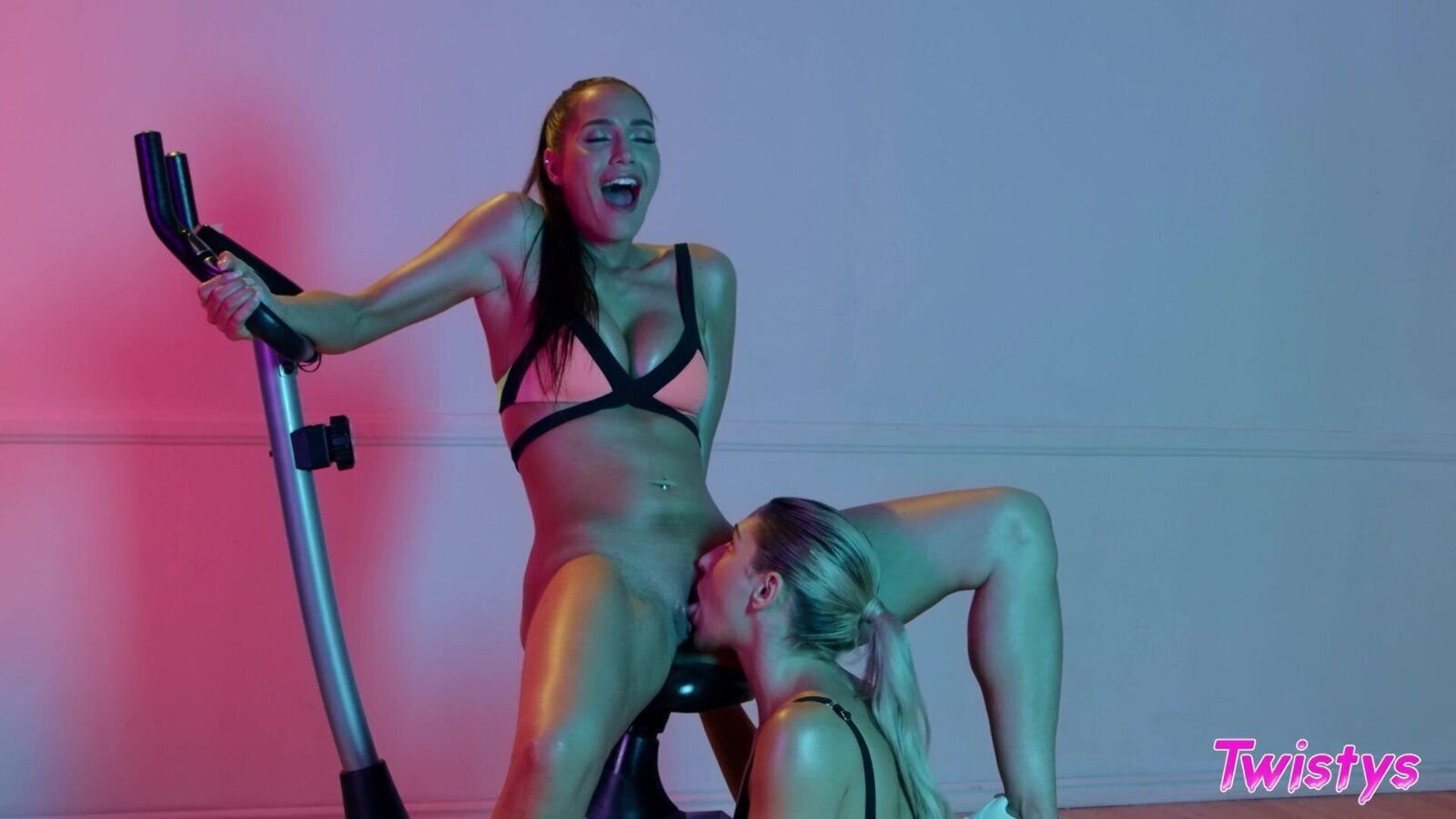 Pair athletic lesbians with huge sexual appetite make love