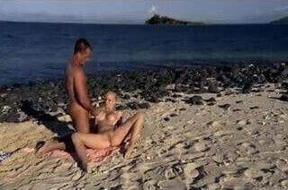 Blonde slut analized beach