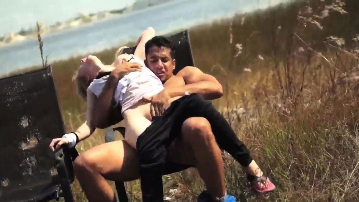 Hardcore bondage squirt Helpless teen Dixon lost