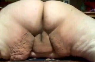 Redhead SSBBW Shakes Ass on Cam