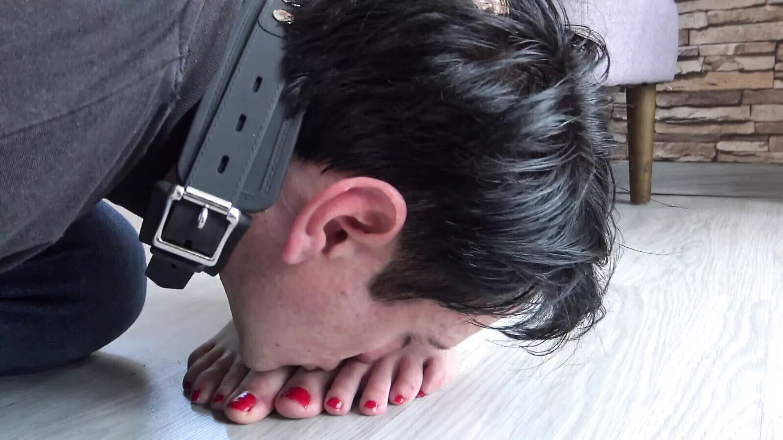 Mistress' shoe foot cleaner!