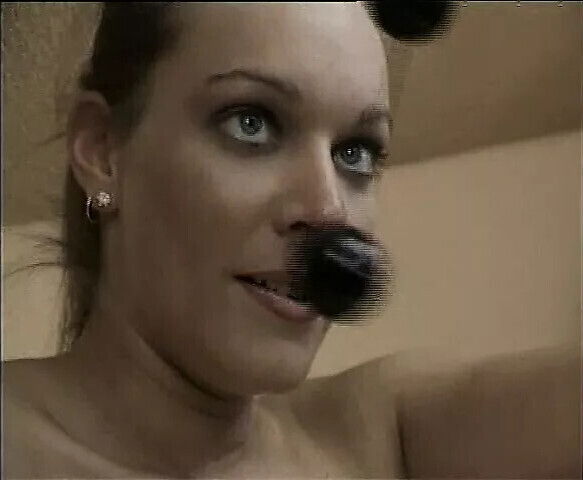 Junges Blondes versautes testet neuen Liebeskugeln