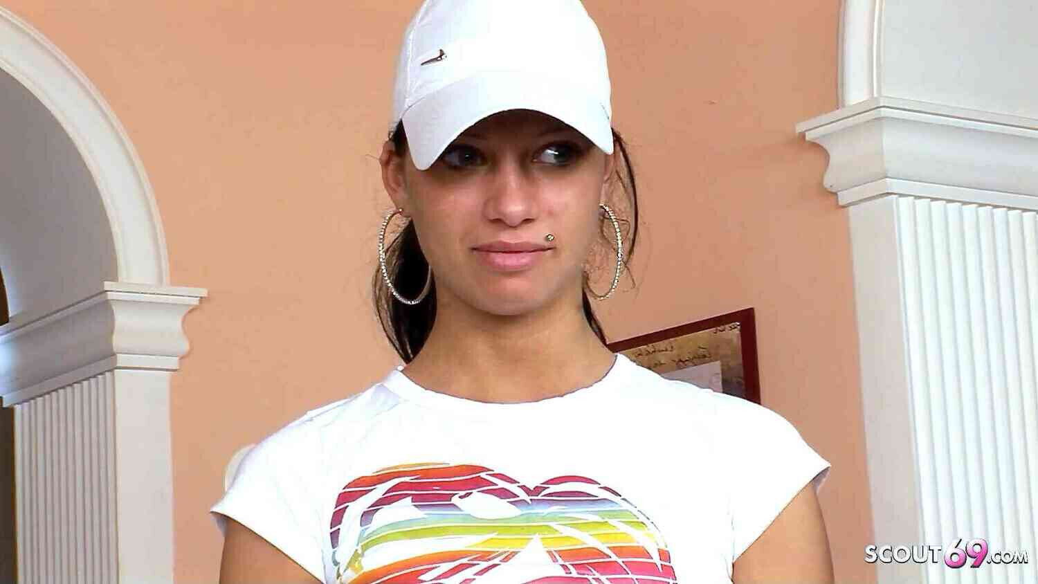 Cute Girl Kicsi First Time Threesome Pick-Up College Casting