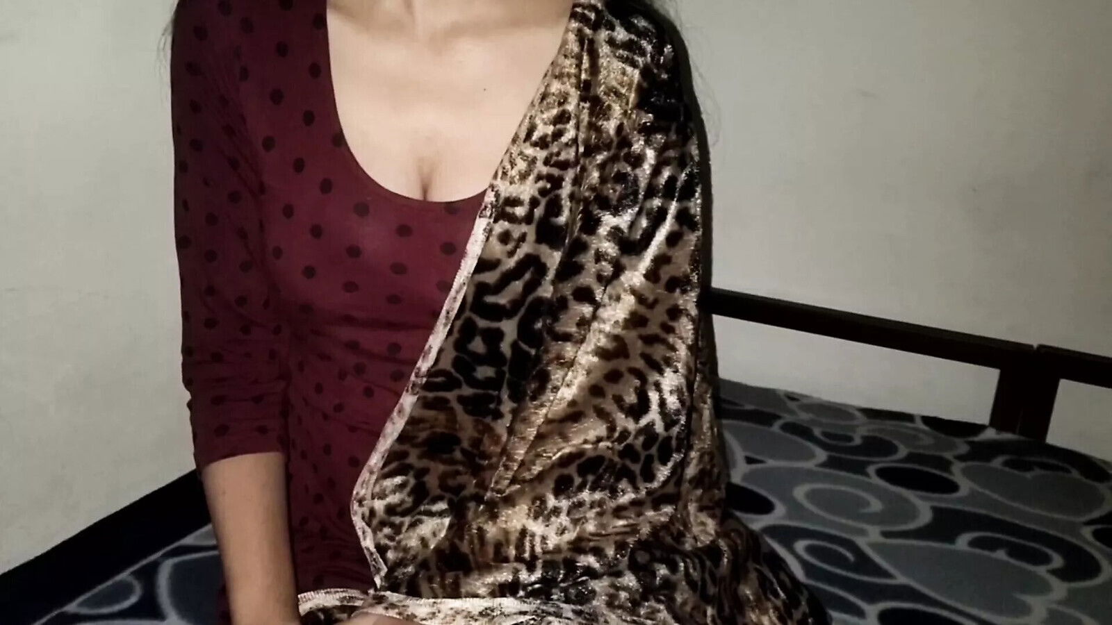 Saarabhabhi6 padosi aashiq jamkar chudai real Hindi talk (Roleplay) Desi sexy girl enjoy rahi padosi